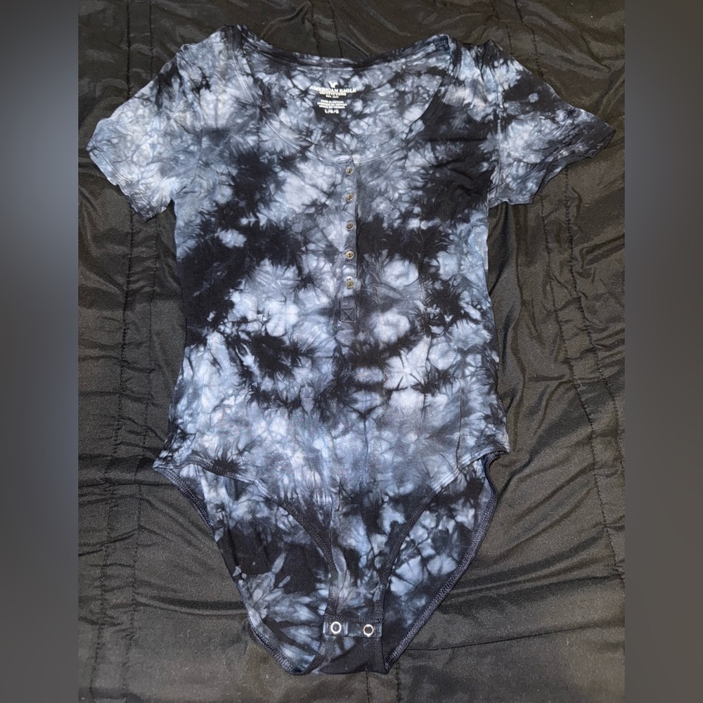 American Eagle Outfitters Tie-Dye Short Sleeve Bodysuit in Black and Light Gray
